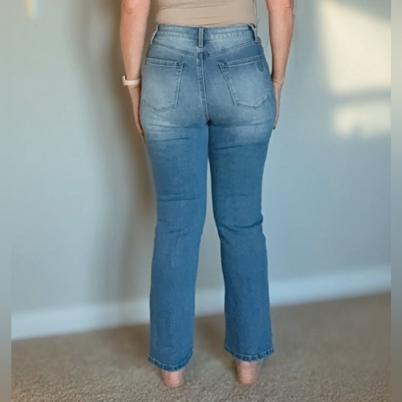 Laurie Felt Light Wash Forever Denim Crop Baby Bell Jeans - Picture 2 of 15